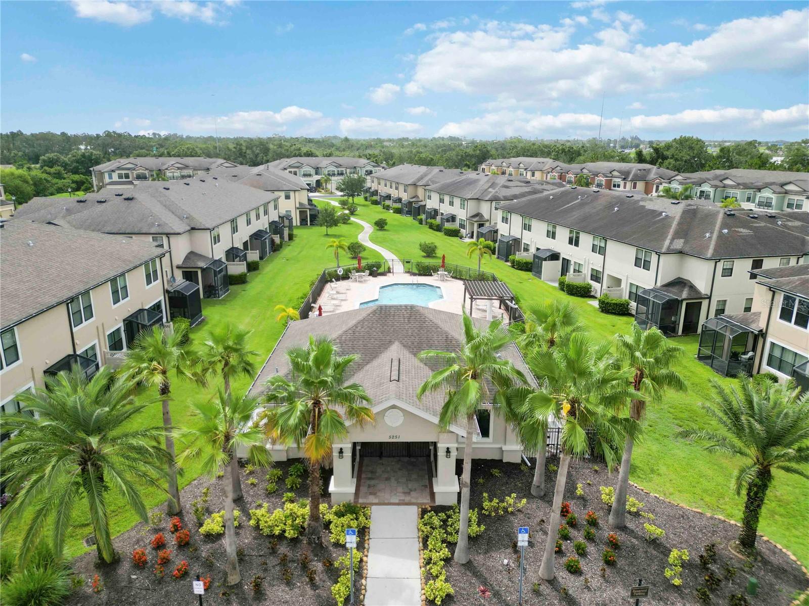 CREEKWOOD TWNHMS - Residential Lease