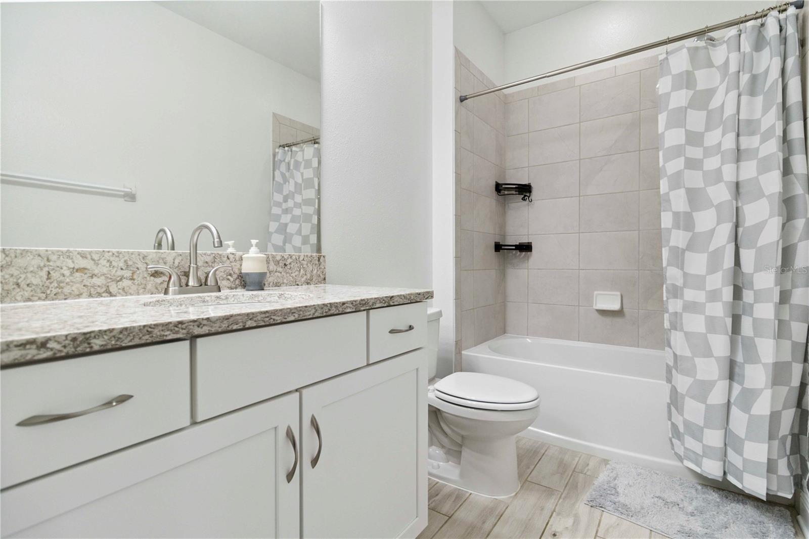 CREEKWOOD TWNHMS - Residential Lease