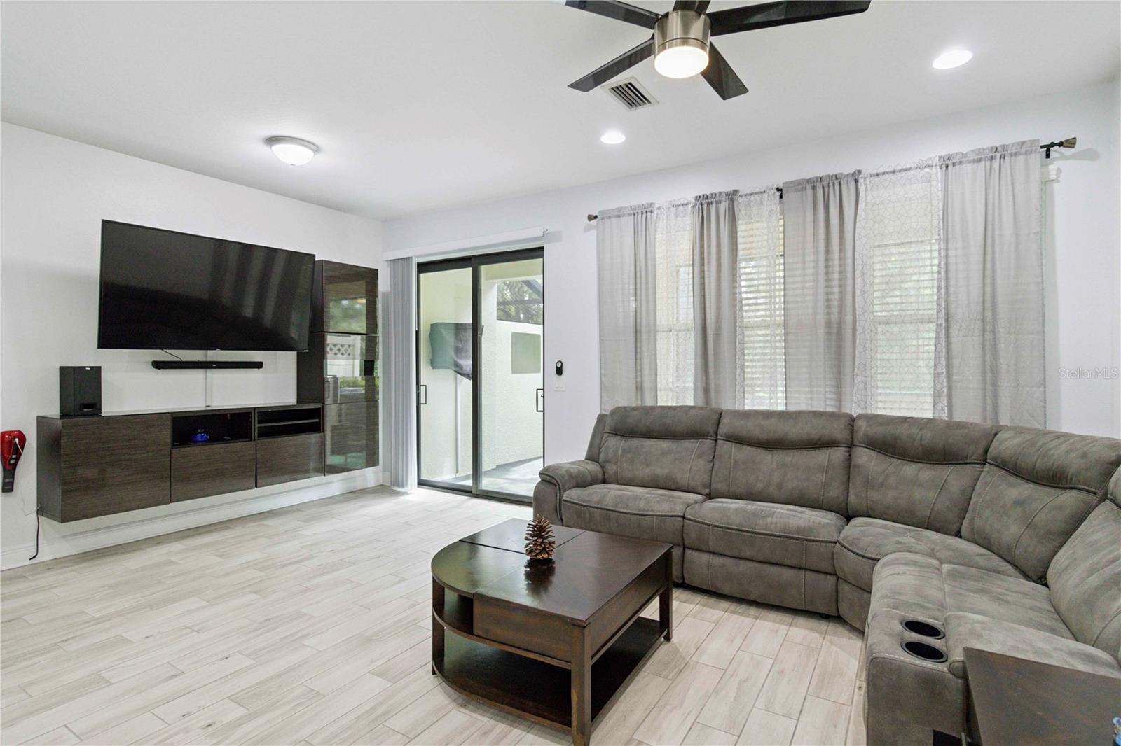 CREEKWOOD TWNHMS - Residential Lease