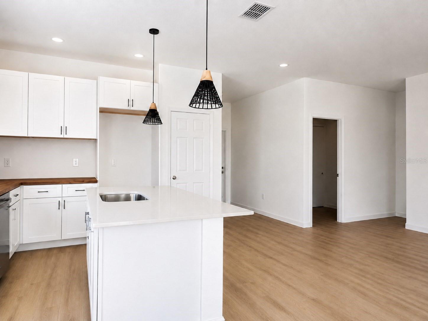980 TAHITI AVENUE SE