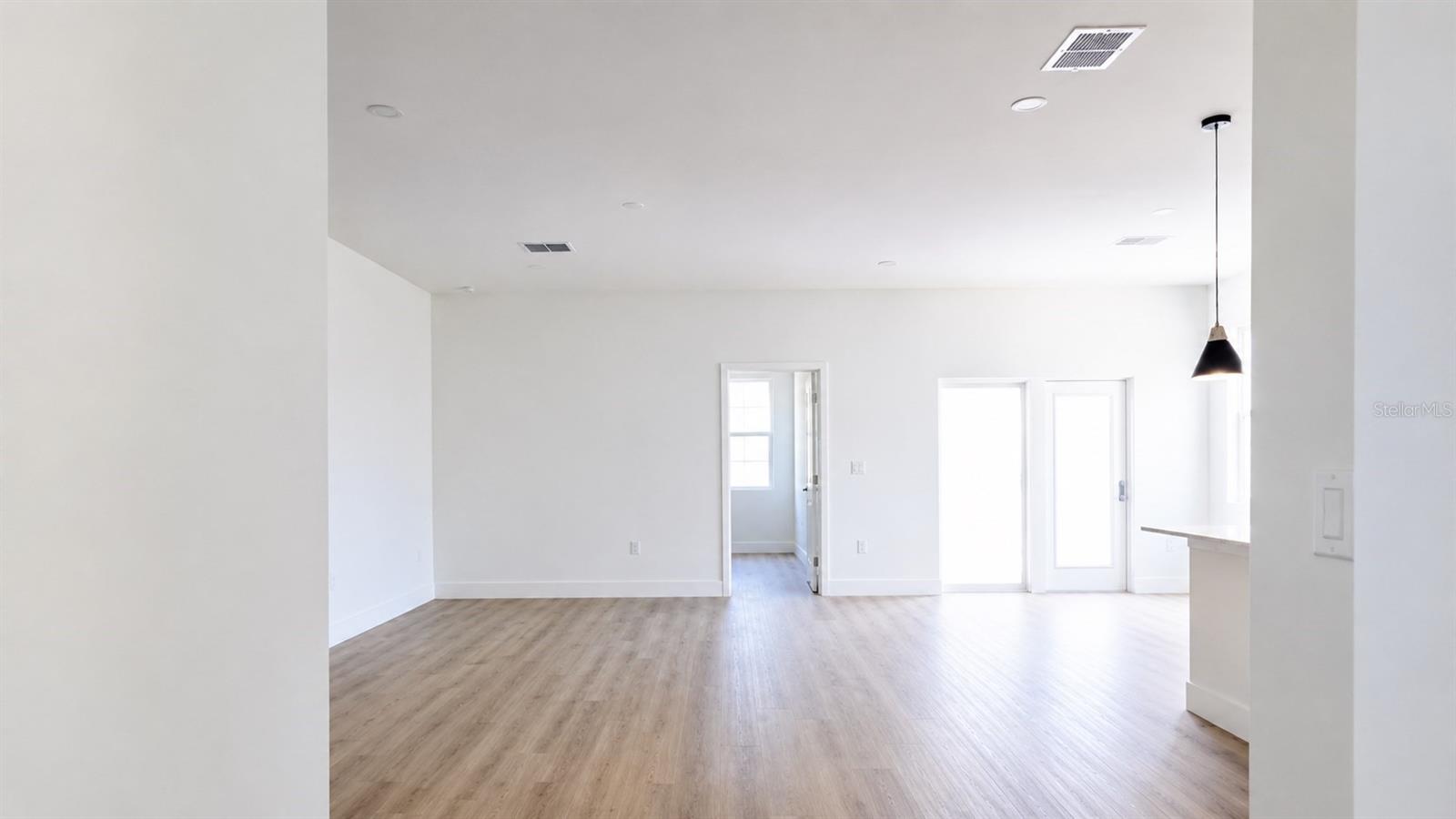 980 TAHITI AVENUE SE