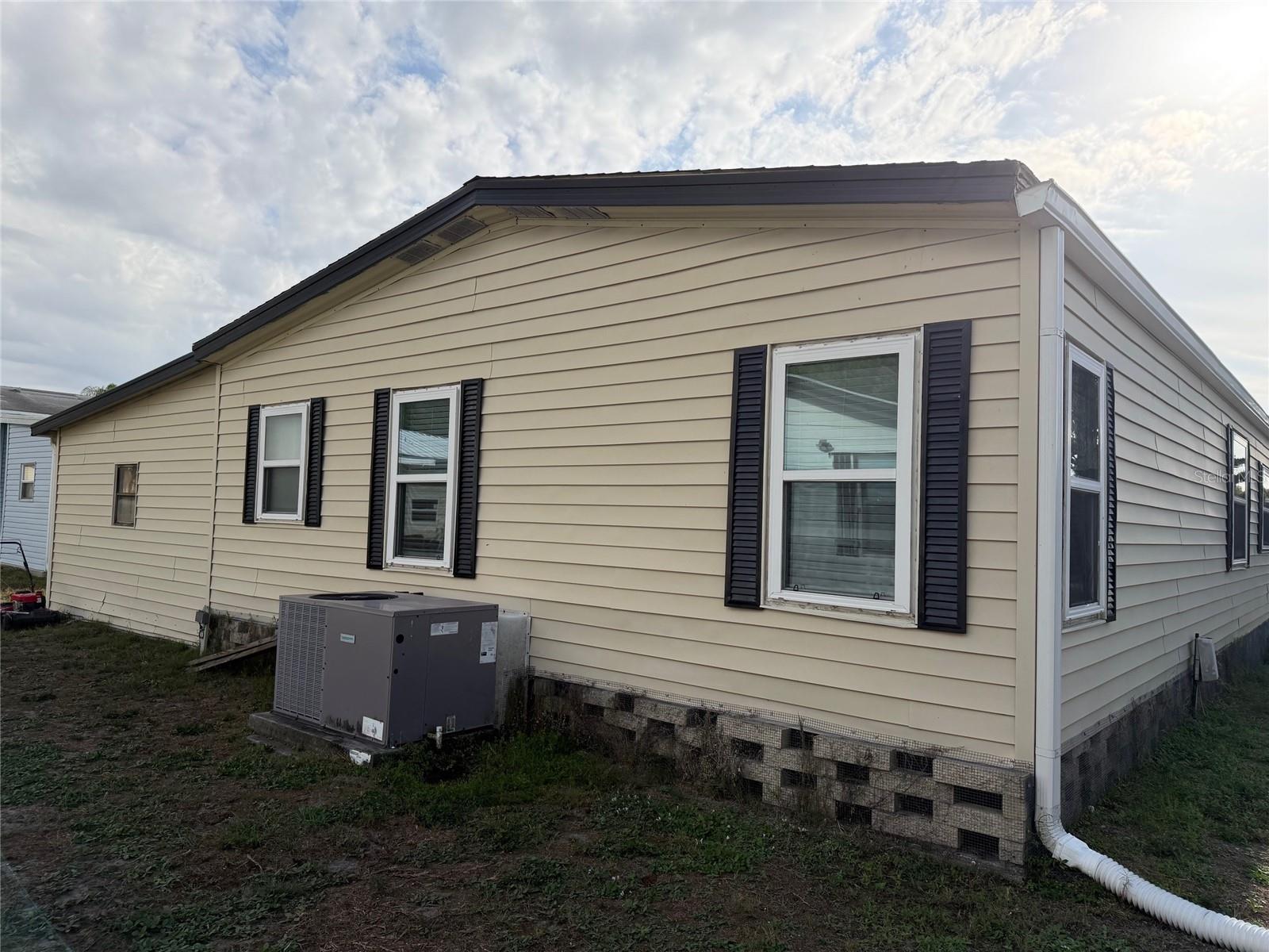 SHADOW BROOK MOBILE HOME - Residential