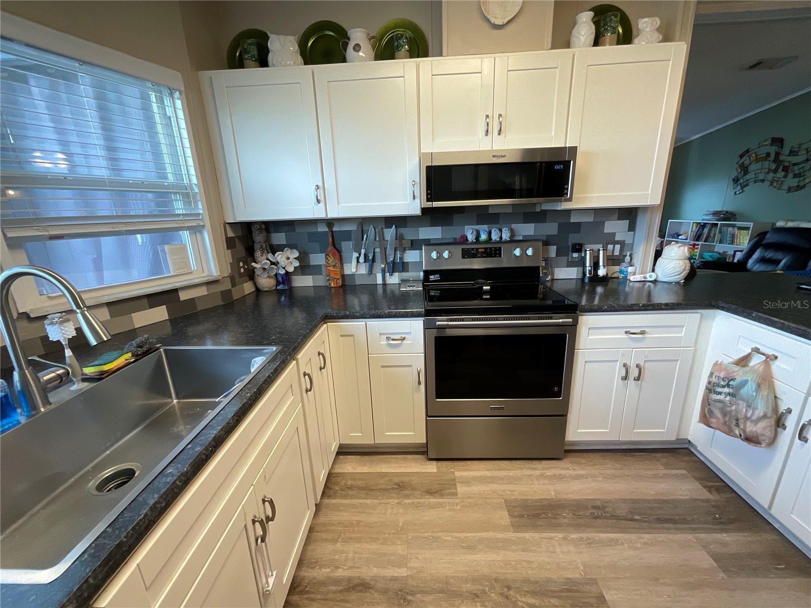 SHADOW BROOK MOBILE HOME - Residential