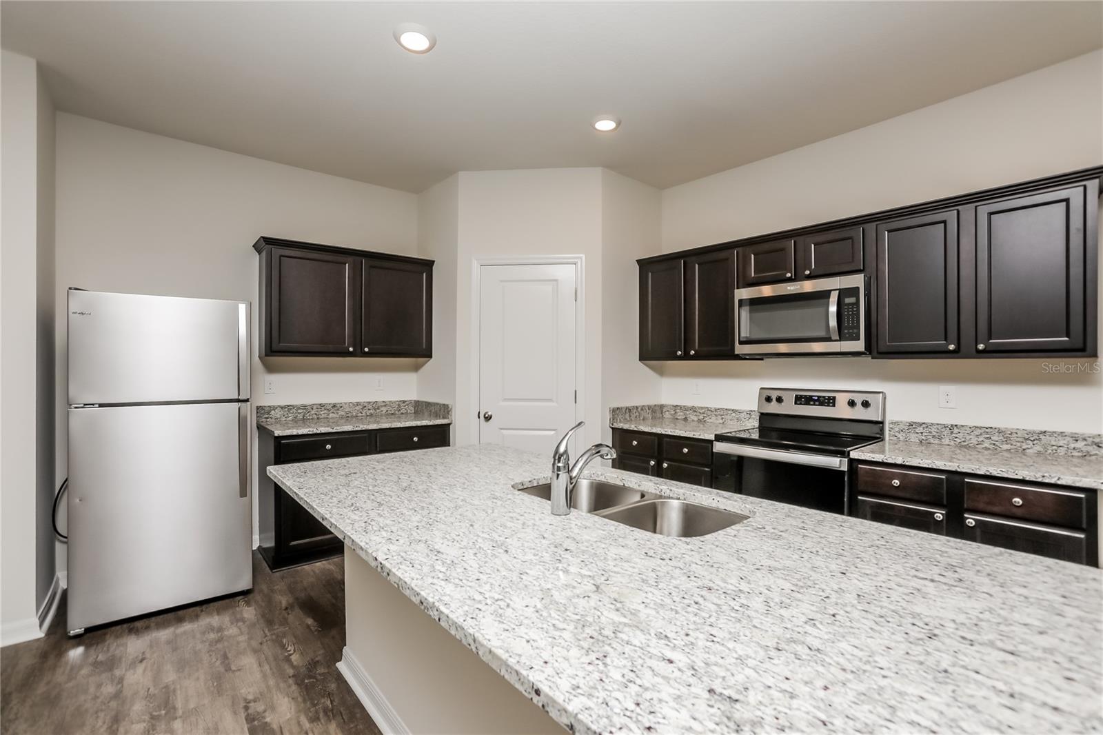 COASTAL WOODS UN B2 - Residential Lease