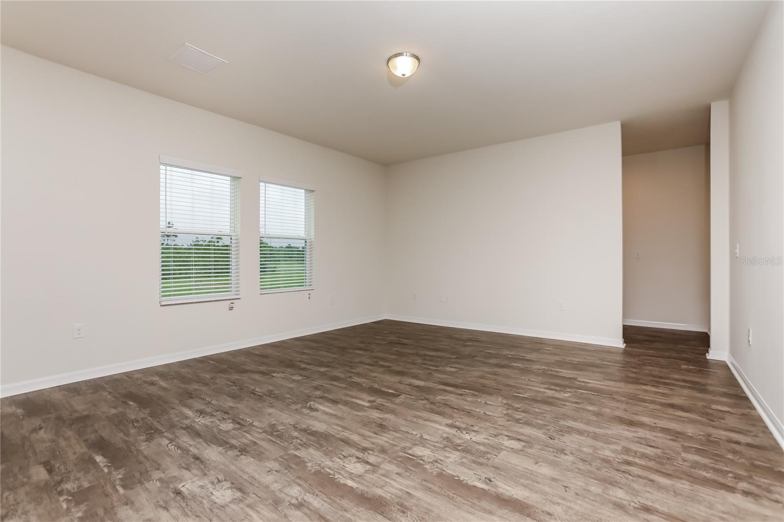 COASTAL WOODS UN B2 - Residential Lease