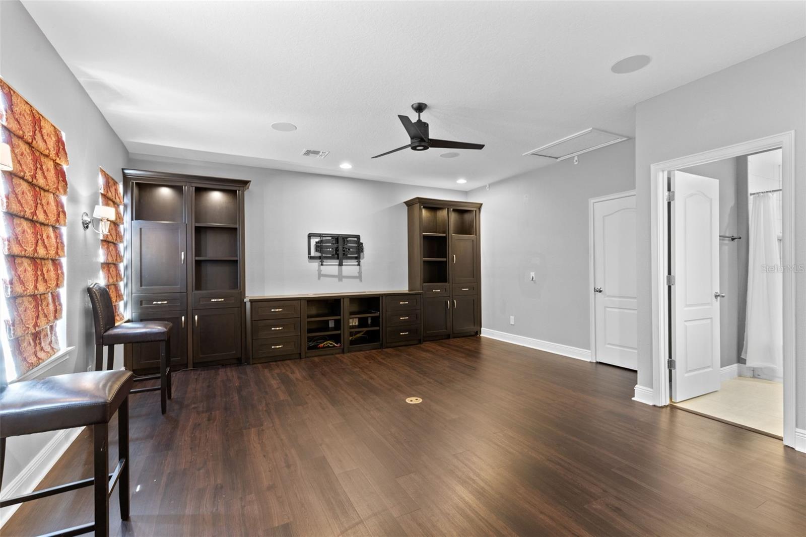 ESTATES/SWEETWATER GOLF & COUN - Residential