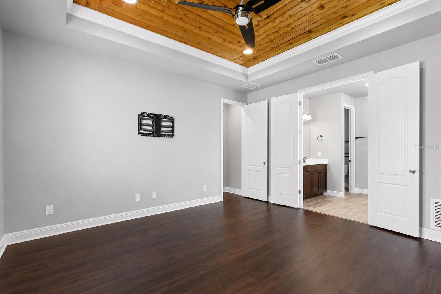 ESTATES/SWEETWATER GOLF & COUN - Residential