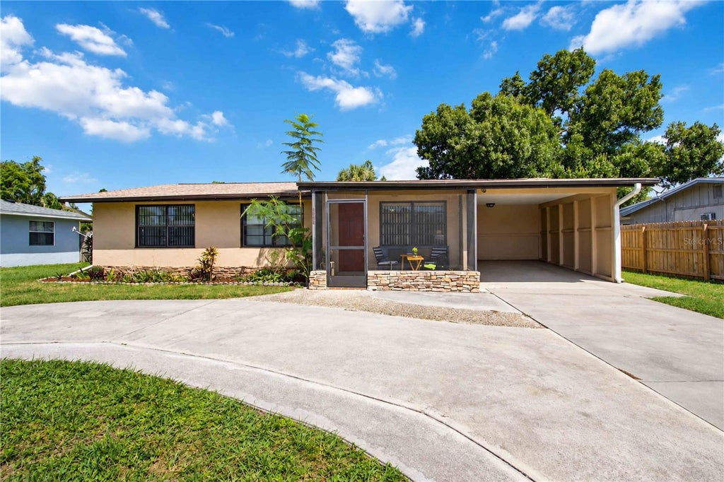 Photo of 2127 Shawnee Street, Sarasota, FL 34231 (MLS # A4707917)