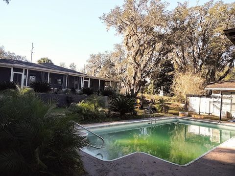 A home in DUNNELLON