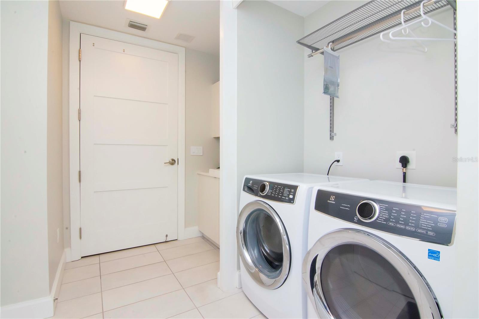 VIRAGE BAYSHORE - Residential