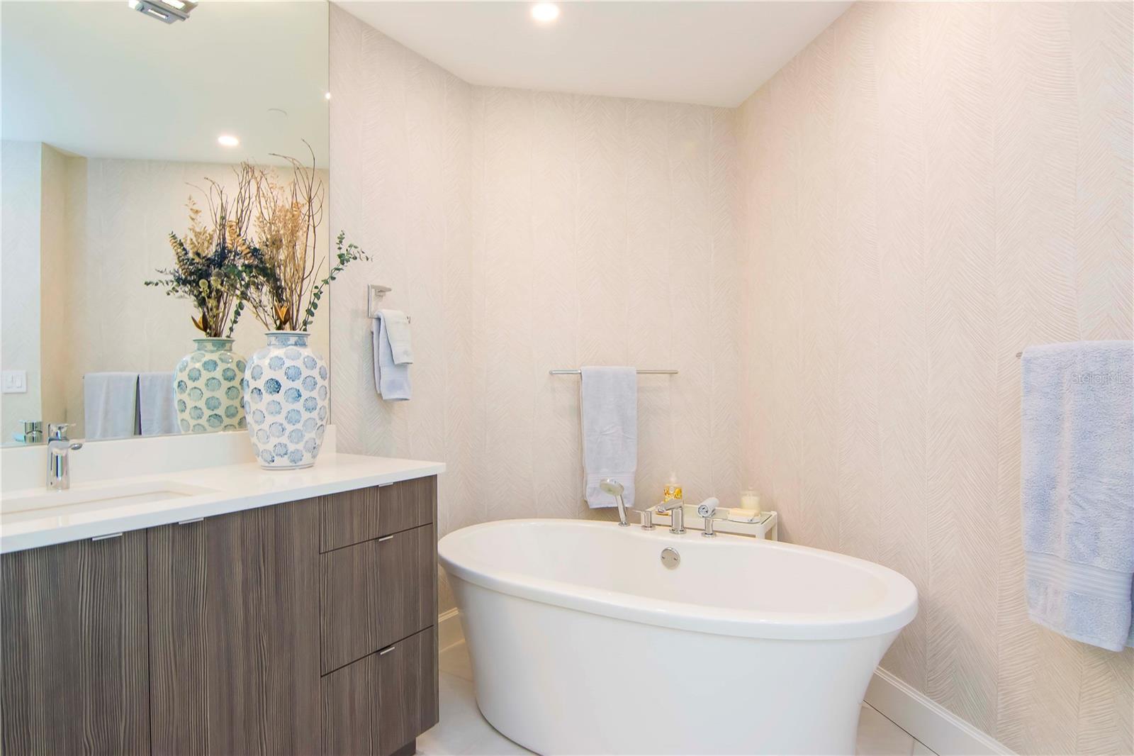 VIRAGE BAYSHORE - Residential