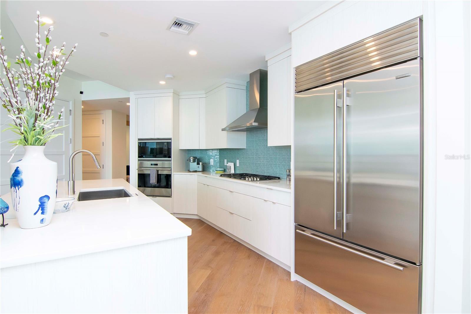 VIRAGE BAYSHORE - Residential