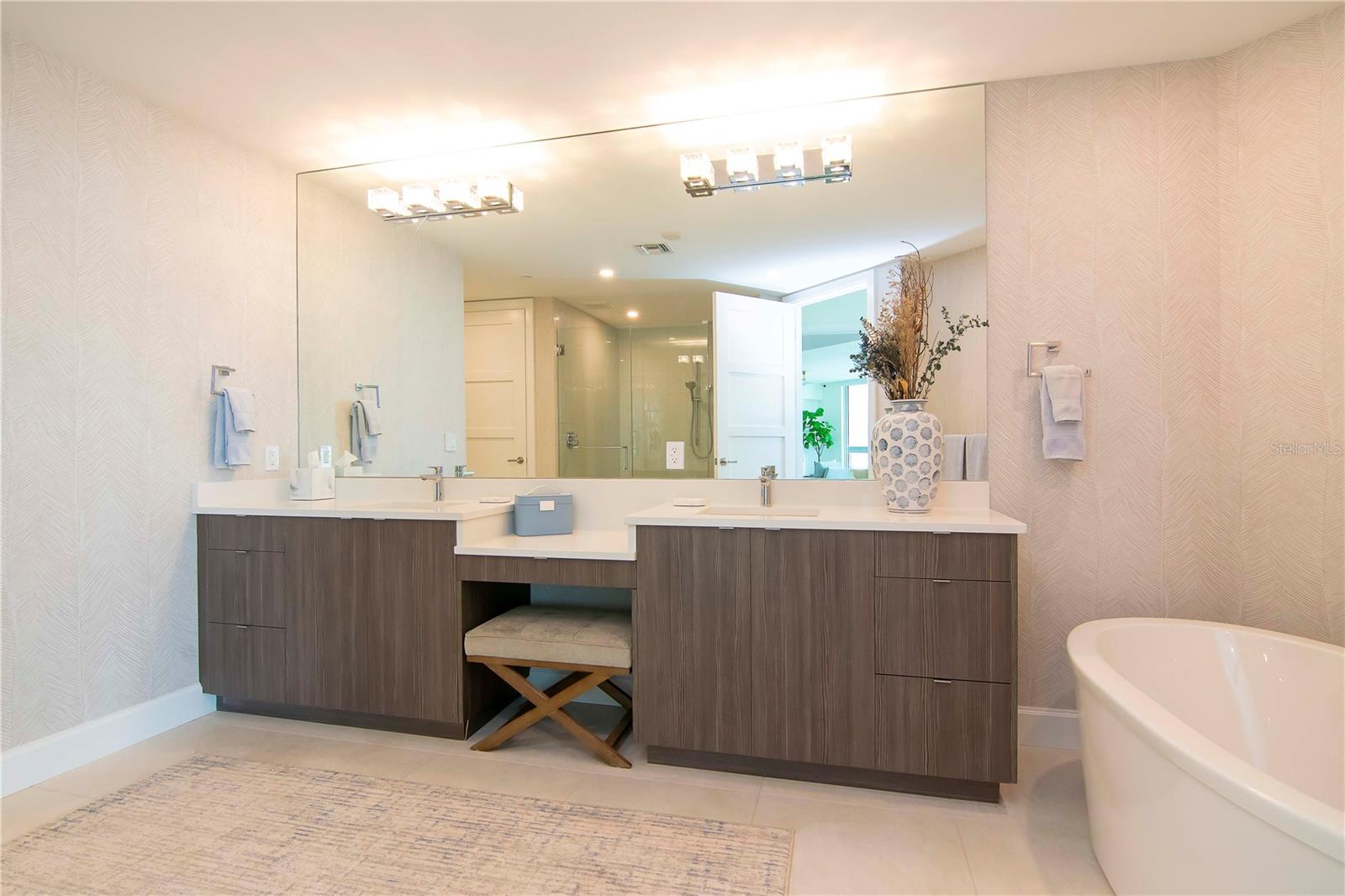 VIRAGE BAYSHORE - Residential