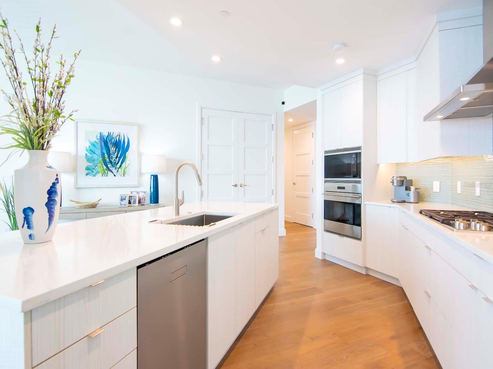 VIRAGE BAYSHORE - Residential