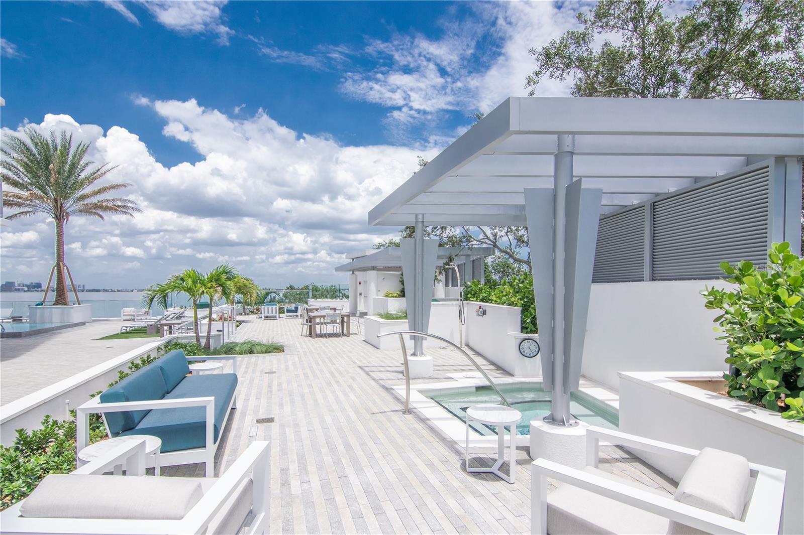 VIRAGE BAYSHORE - Residential