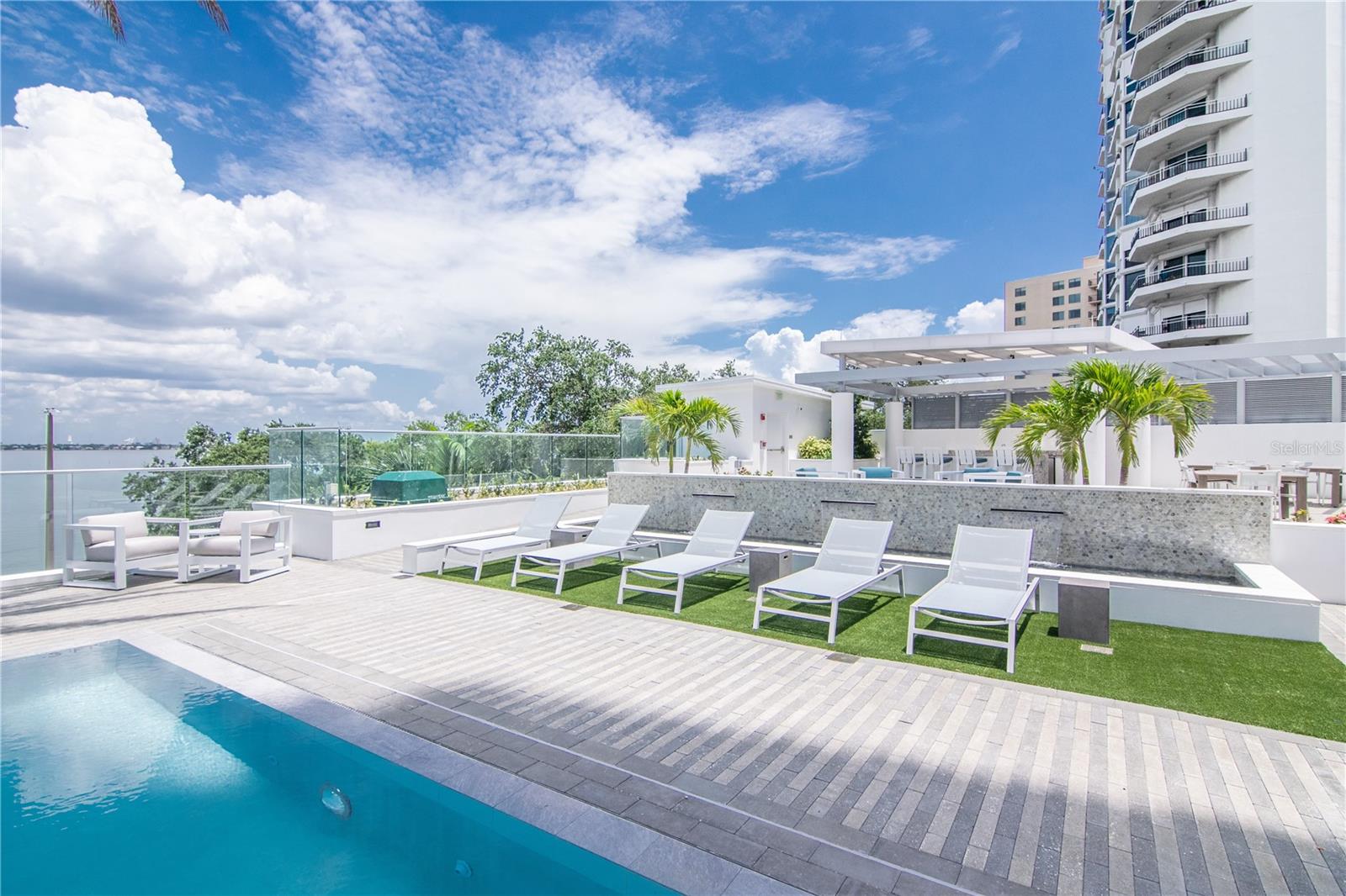 VIRAGE BAYSHORE - Residential