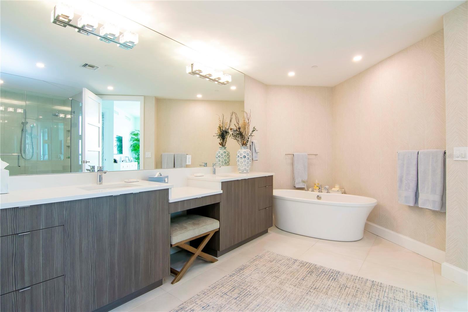 VIRAGE BAYSHORE - Residential