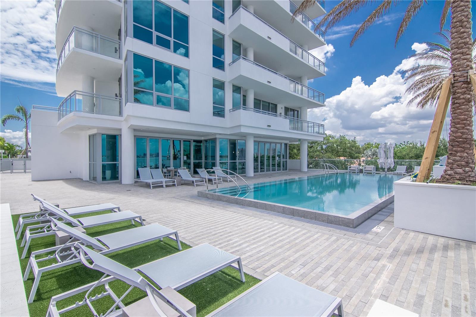 VIRAGE BAYSHORE - Residential