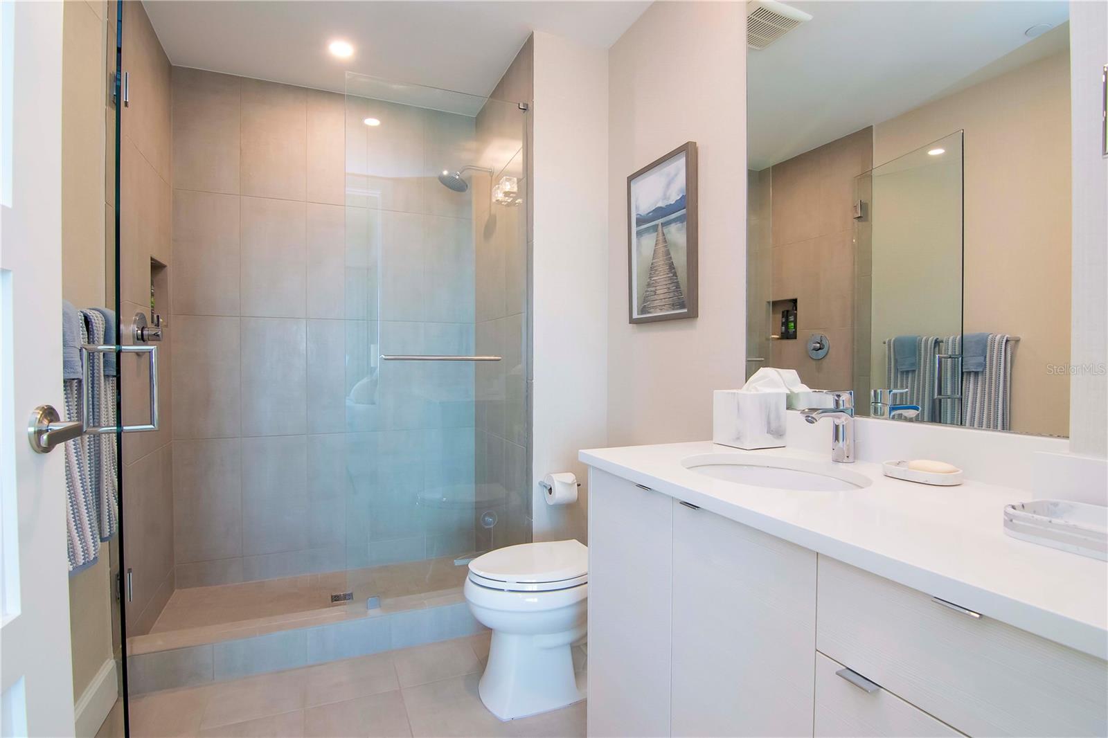 VIRAGE BAYSHORE - Residential