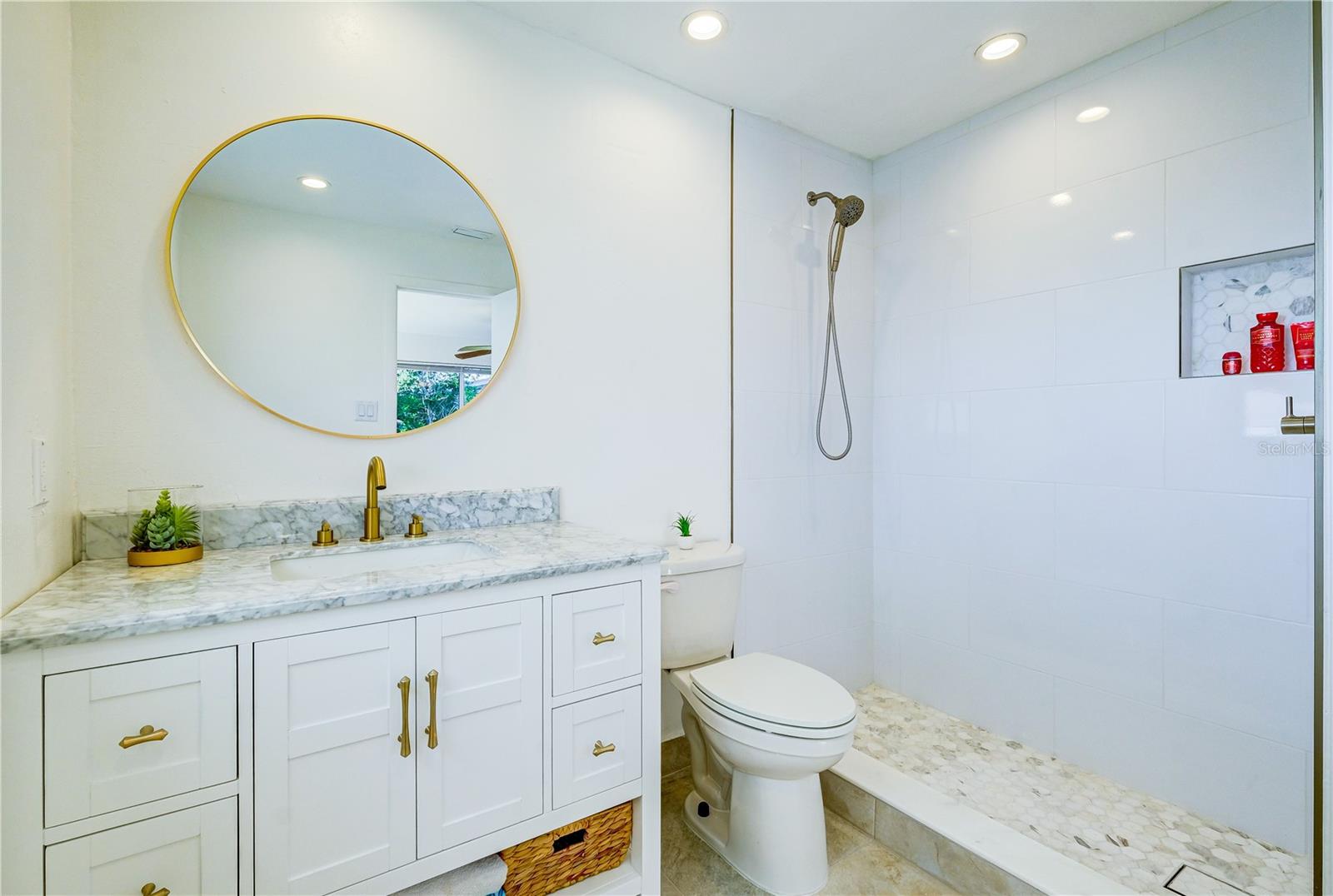 SOUTH GATE - Residential Lease