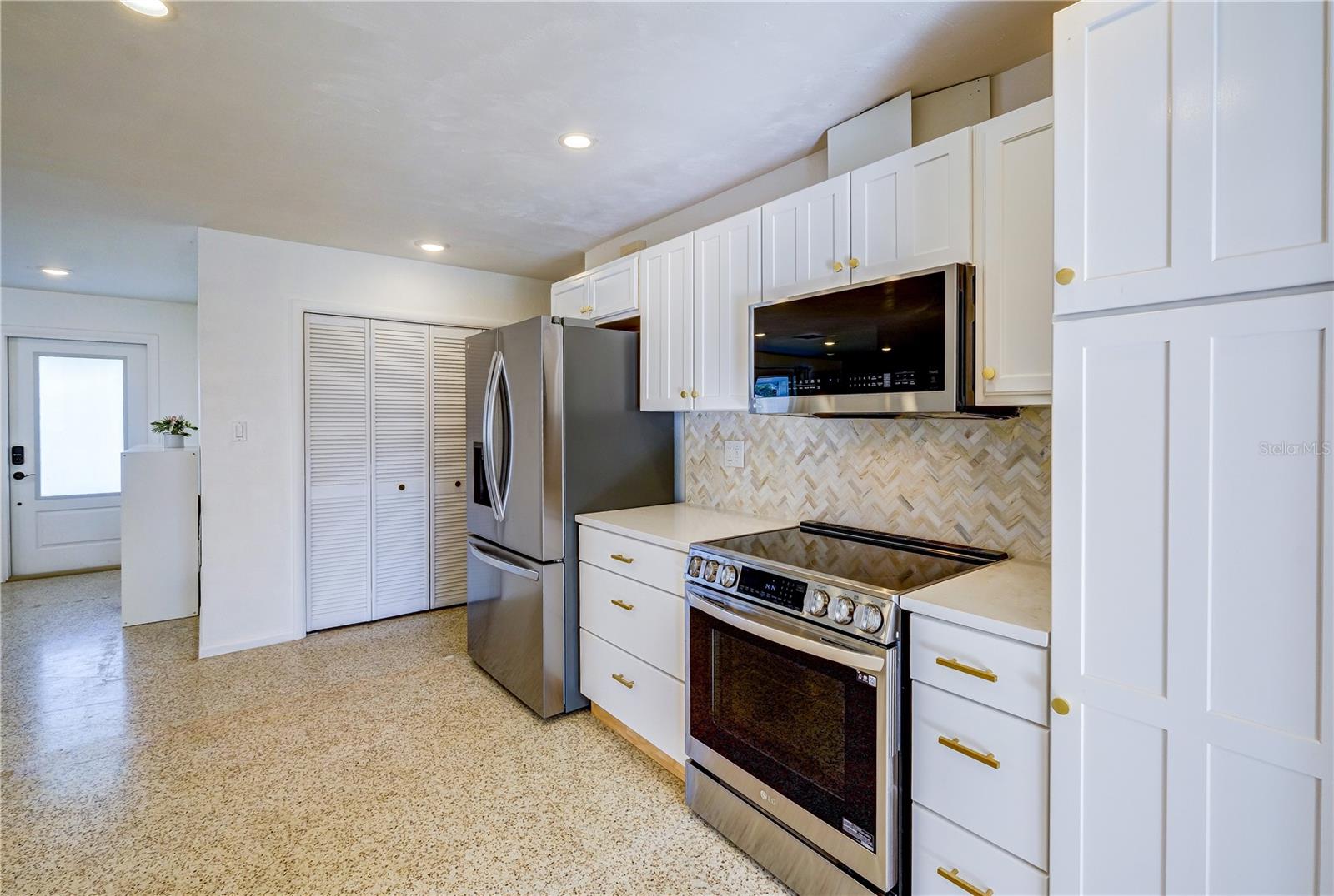 SOUTH GATE - Residential Lease