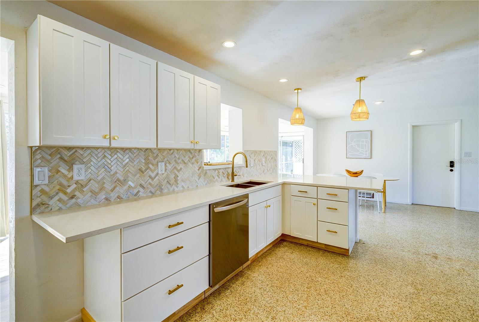 SOUTH GATE - Residential Lease