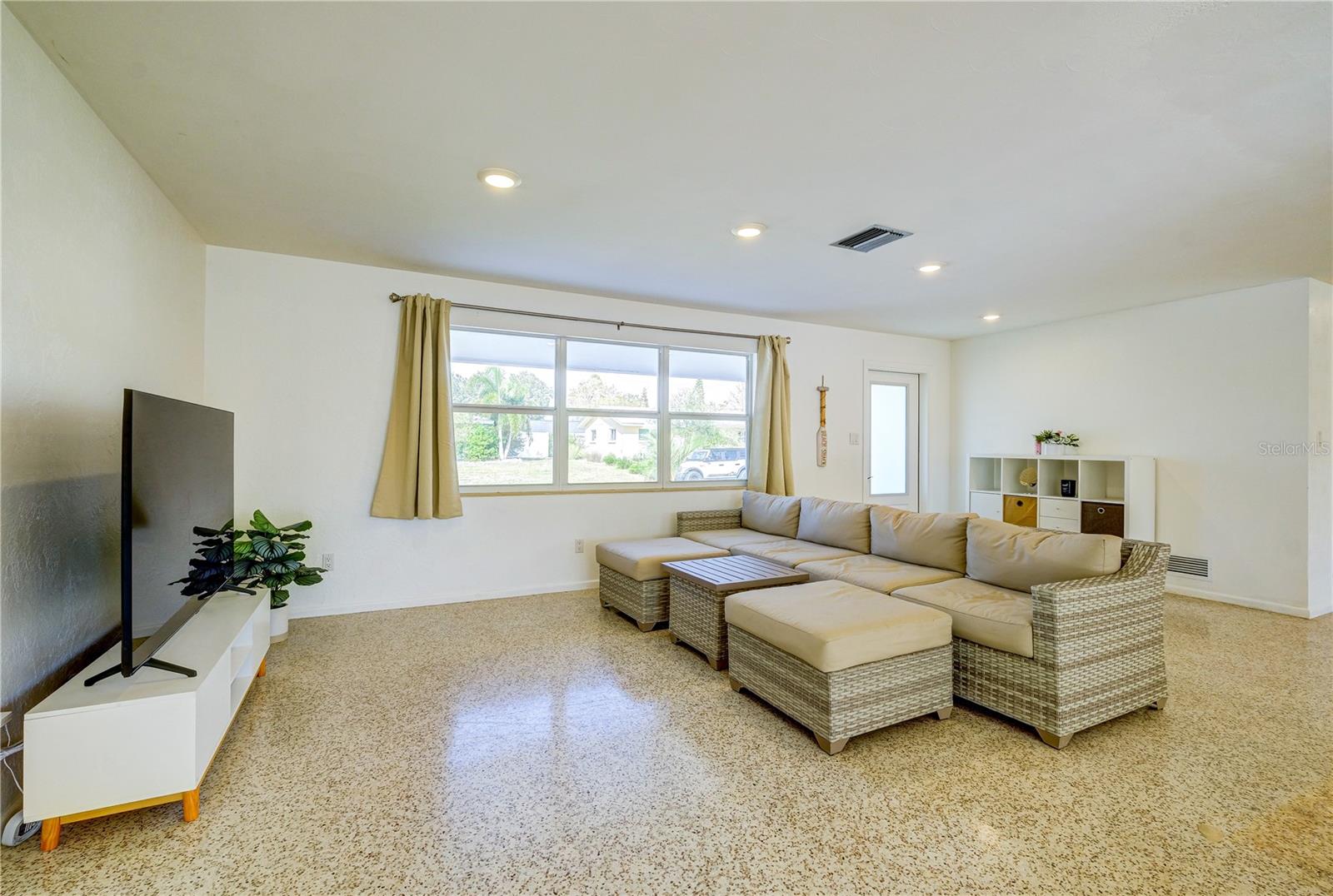 SOUTH GATE - Residential Lease