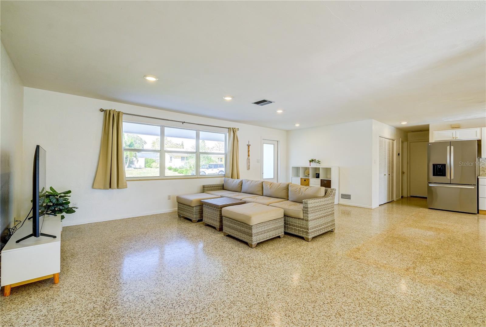 SOUTH GATE - Residential Lease