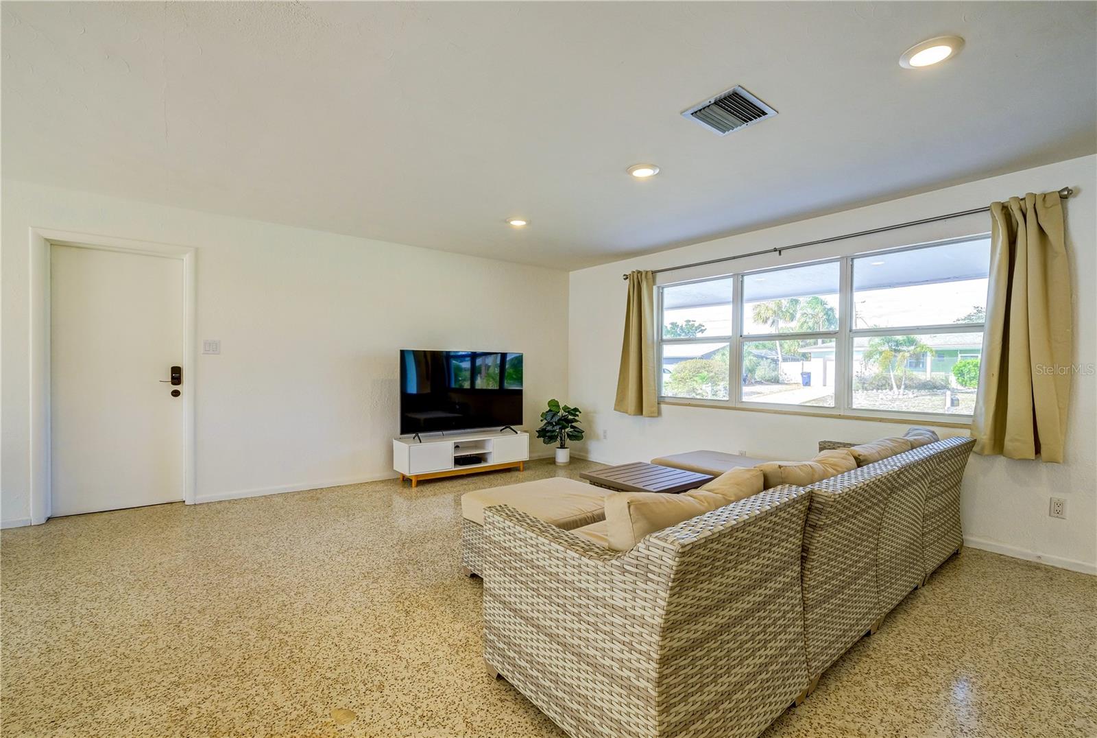 SOUTH GATE - Residential Lease