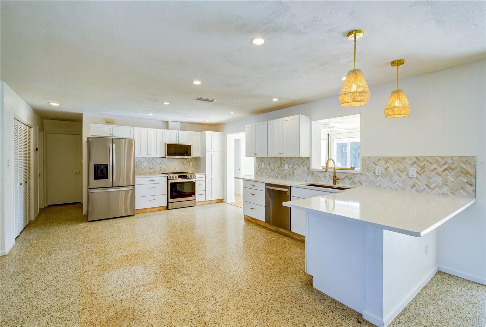 SOUTH GATE - Residential Lease