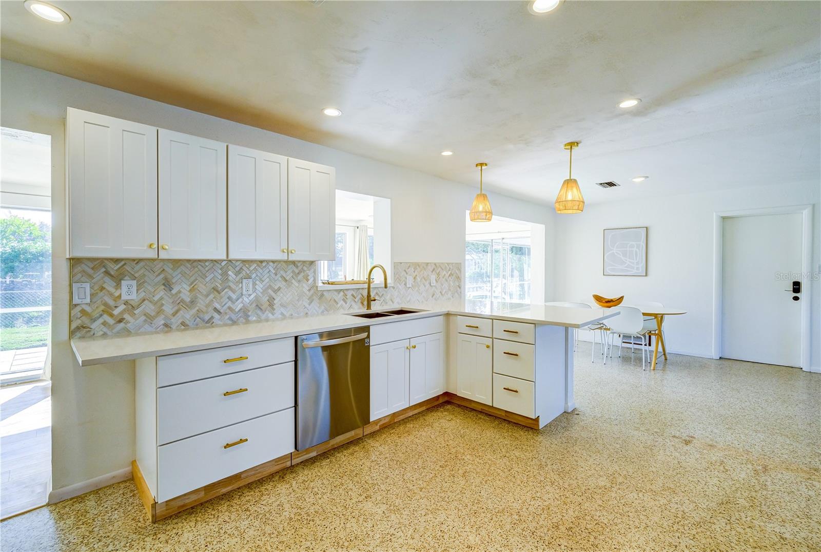 SOUTH GATE - Residential Lease