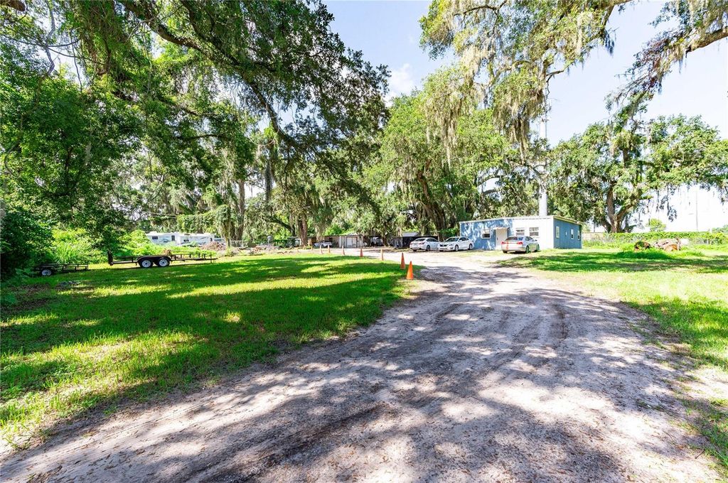Photo of 1503 Lakeview Avenue, Seffner, FL 33584 (MLS # G5084946)