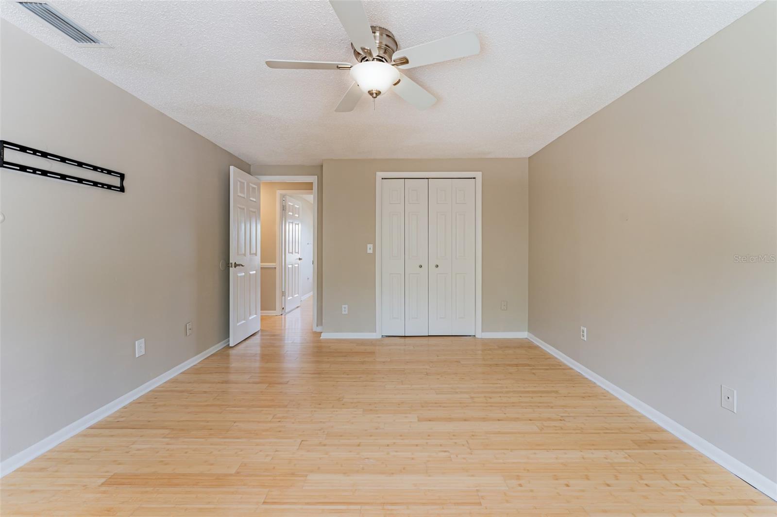 NORTHDALE SEC F UNIT 1 - Residential Lease