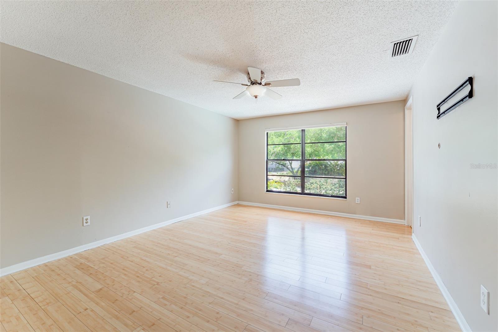 NORTHDALE SEC F UNIT 1 - Residential Lease