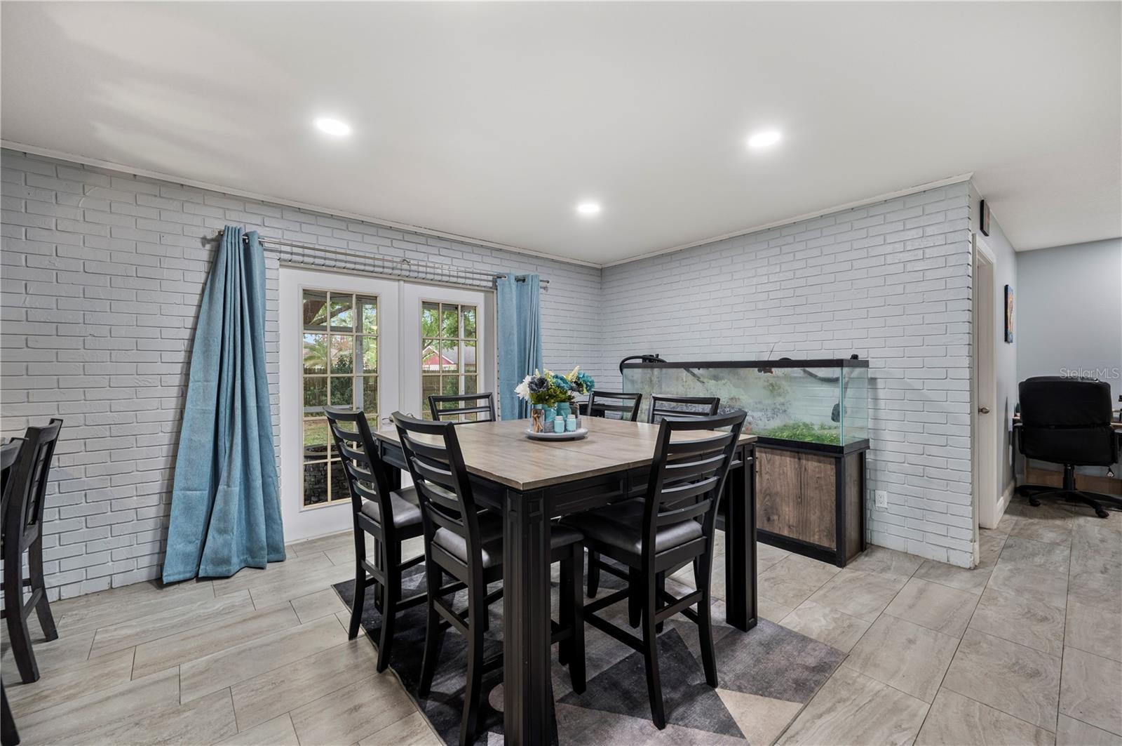 QUEENS POINT - Residential