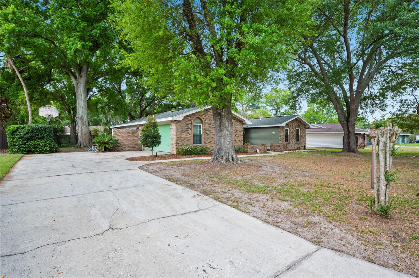 QUEENS POINT - Residential