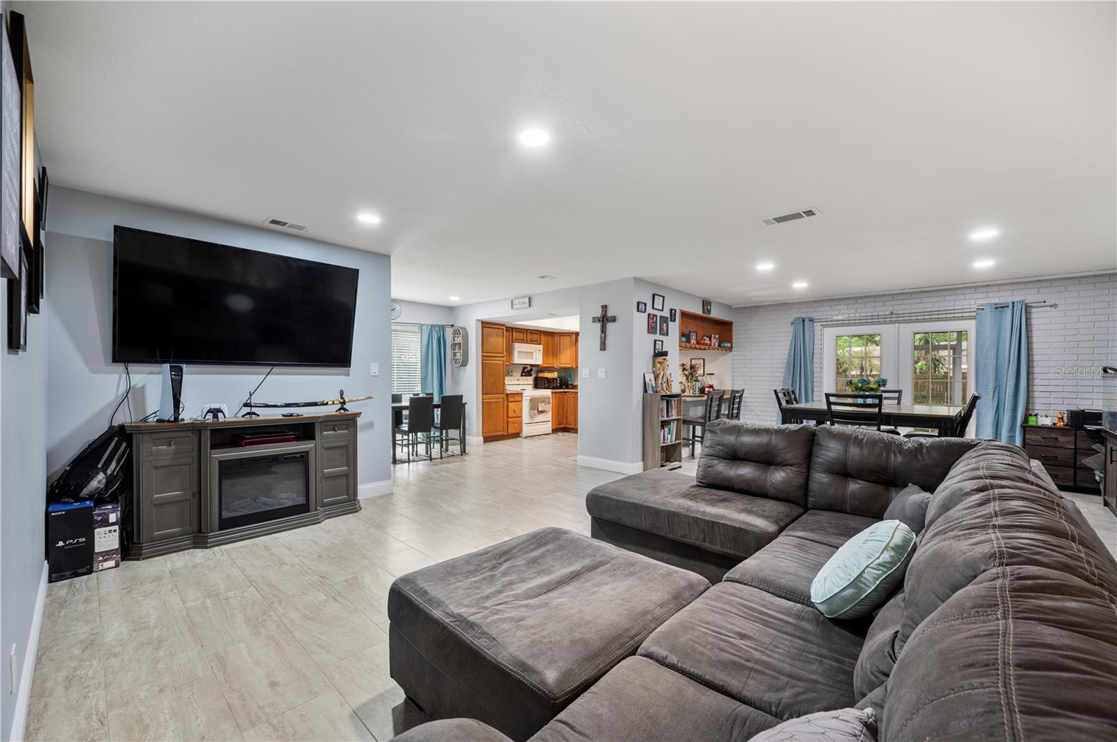 QUEENS POINT - Residential