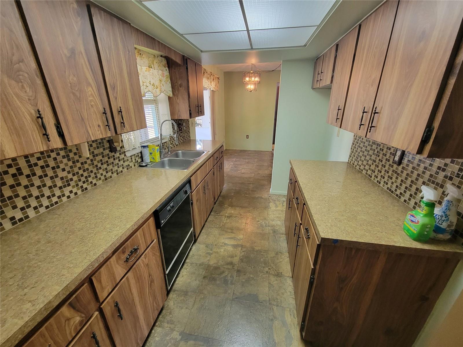 554 LAKEMONT AVENUE NW