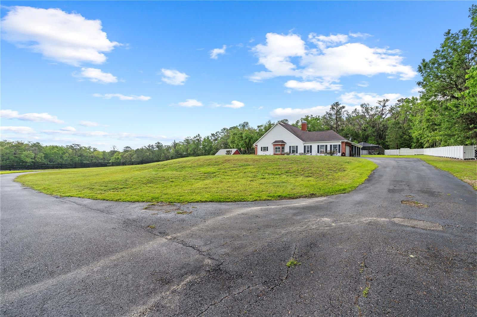 THAT PART OF SW1/2 OF NW1/4 OF NW1/4 LYING W OF SR - Residential