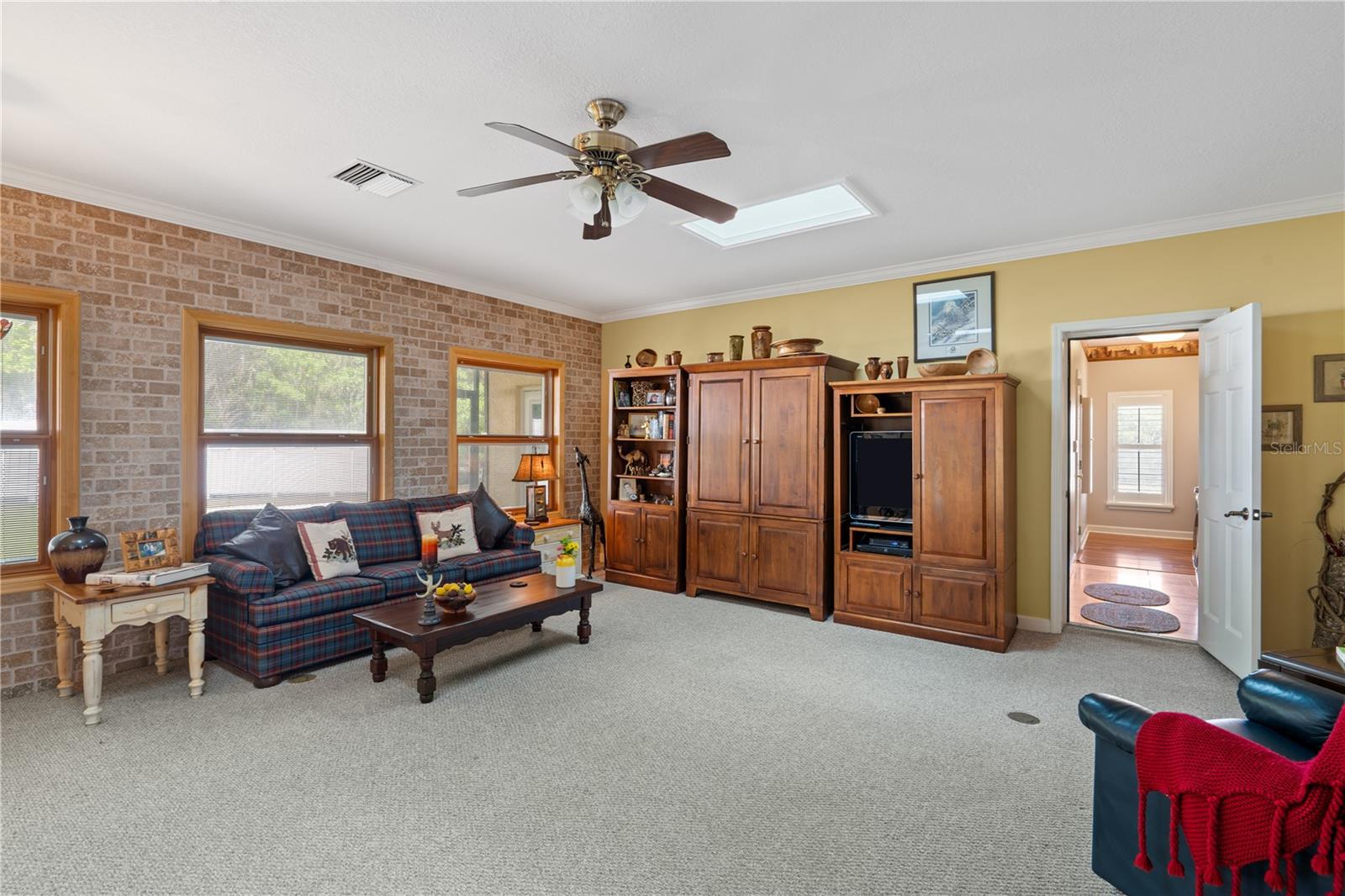 THAT PART OF SW1/2 OF NW1/4 OF NW1/4 LYING W OF SR - Residential