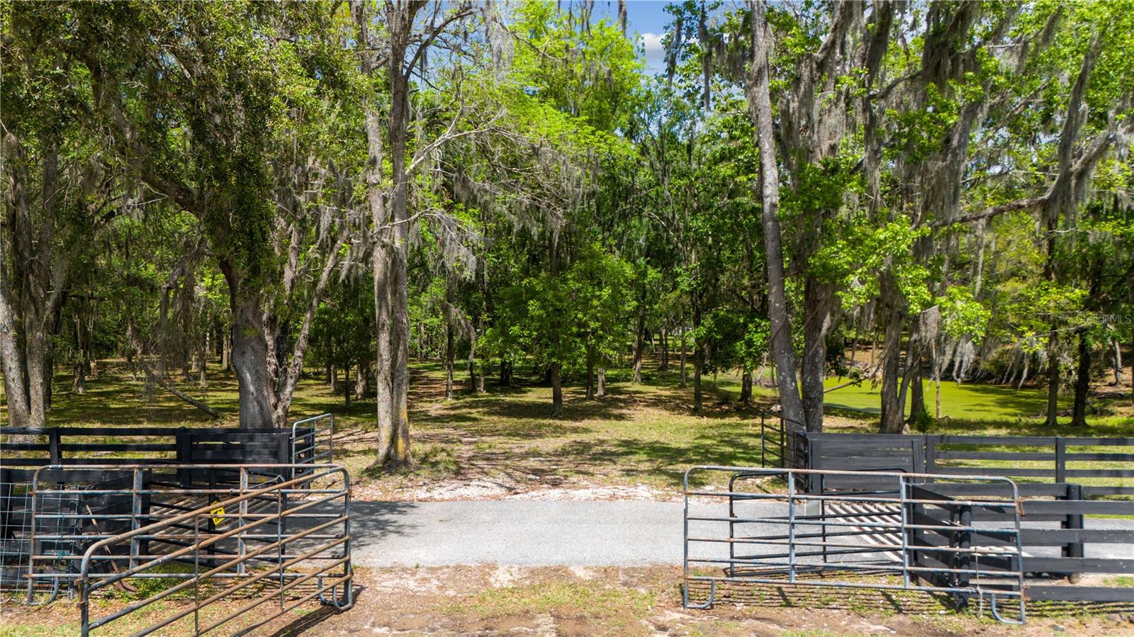 THAT PART OF SW1/2 OF NW1/4 OF NW1/4 LYING W OF SR - Residential