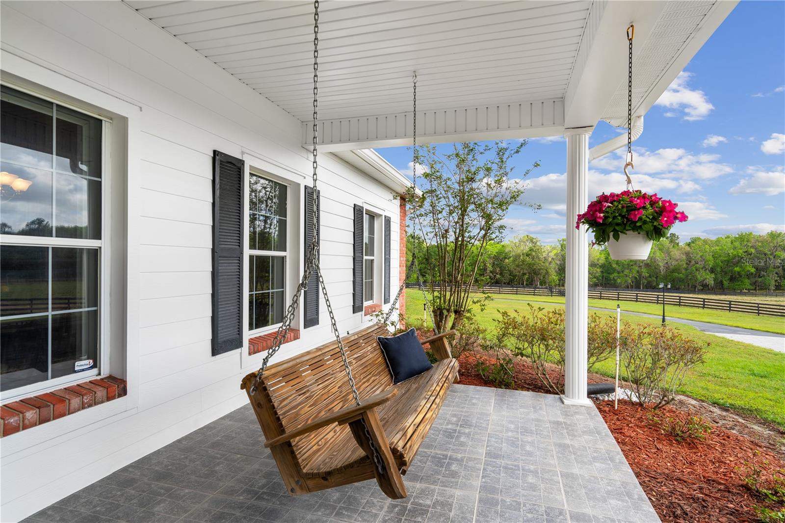 THAT PART OF SW1/2 OF NW1/4 OF NW1/4 LYING W OF SR - Residential