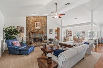 THAT PART OF SW1/2 OF NW1/4 OF NW1/4 LYING W OF SR - Residential