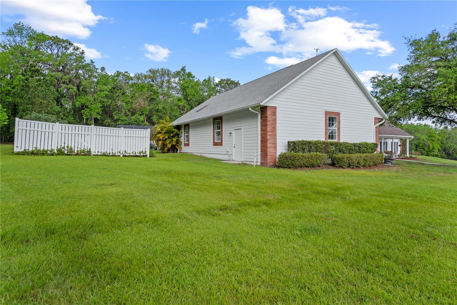 THAT PART OF SW1/2 OF NW1/4 OF NW1/4 LYING W OF SR - Residential