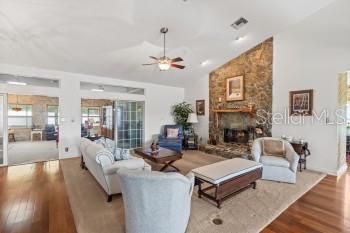 THAT PART OF SW1/2 OF NW1/4 OF NW1/4 LYING W OF SR - Residential