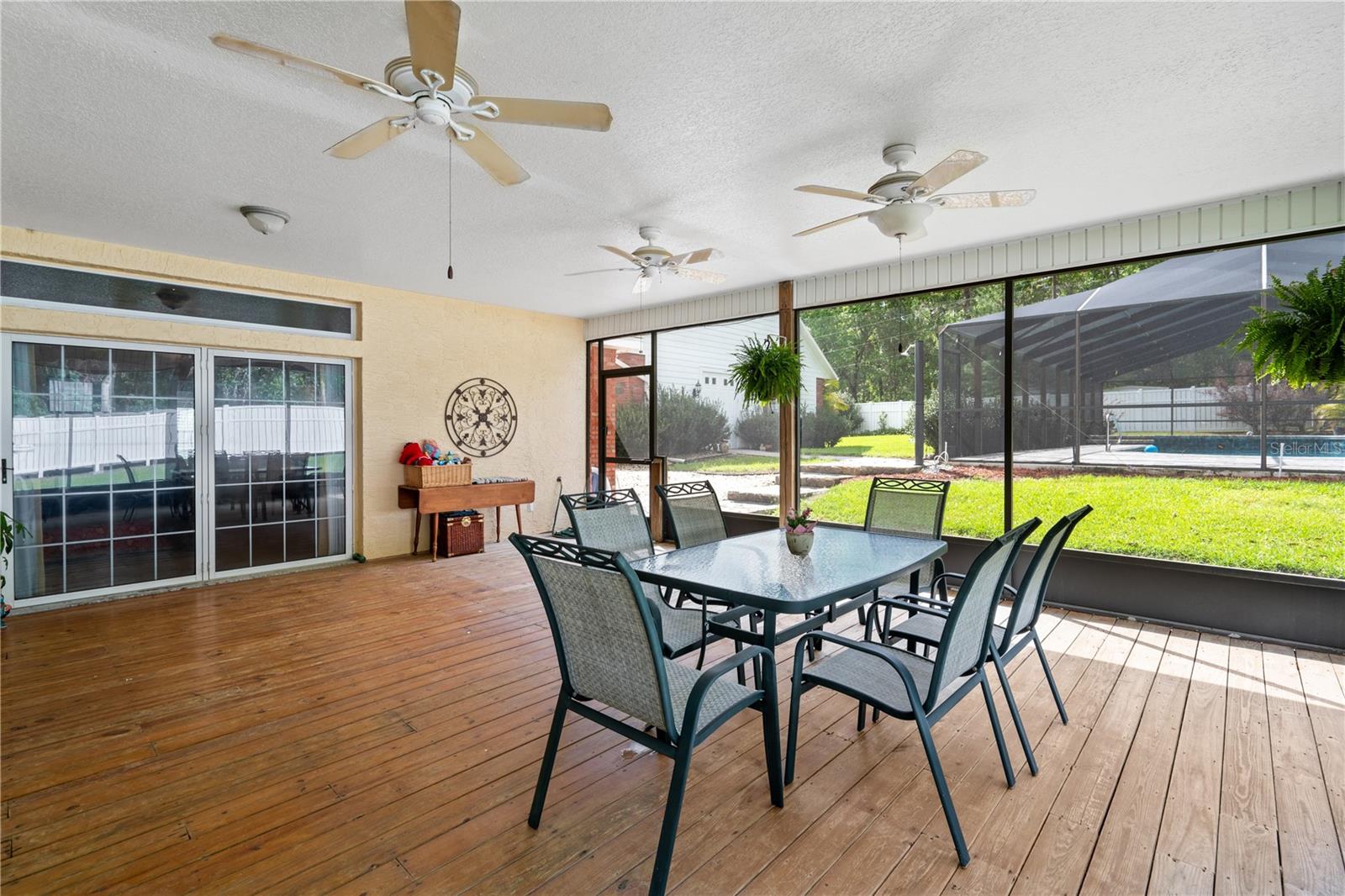 THAT PART OF SW1/2 OF NW1/4 OF NW1/4 LYING W OF SR - Residential