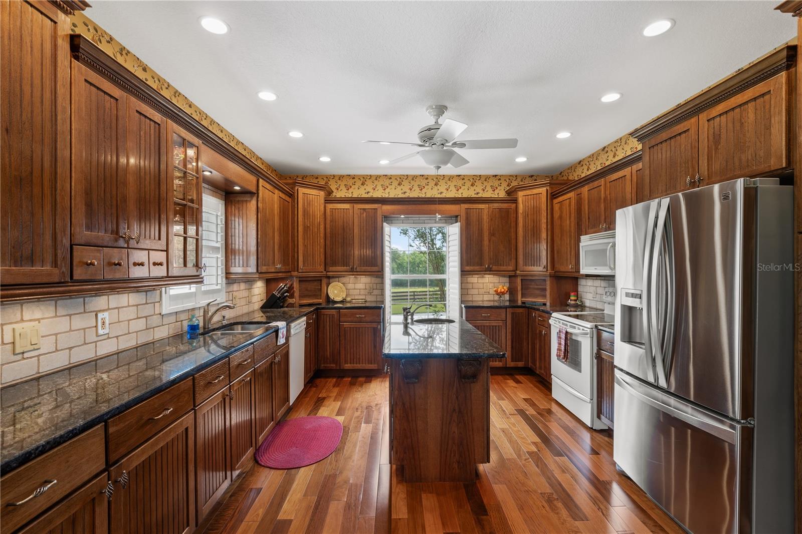 THAT PART OF SW1/2 OF NW1/4 OF NW1/4 LYING W OF SR - Residential