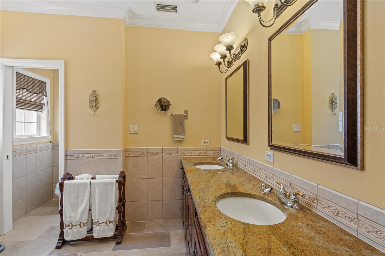 THAT PART OF SW1/2 OF NW1/4 OF NW1/4 LYING W OF SR - Residential