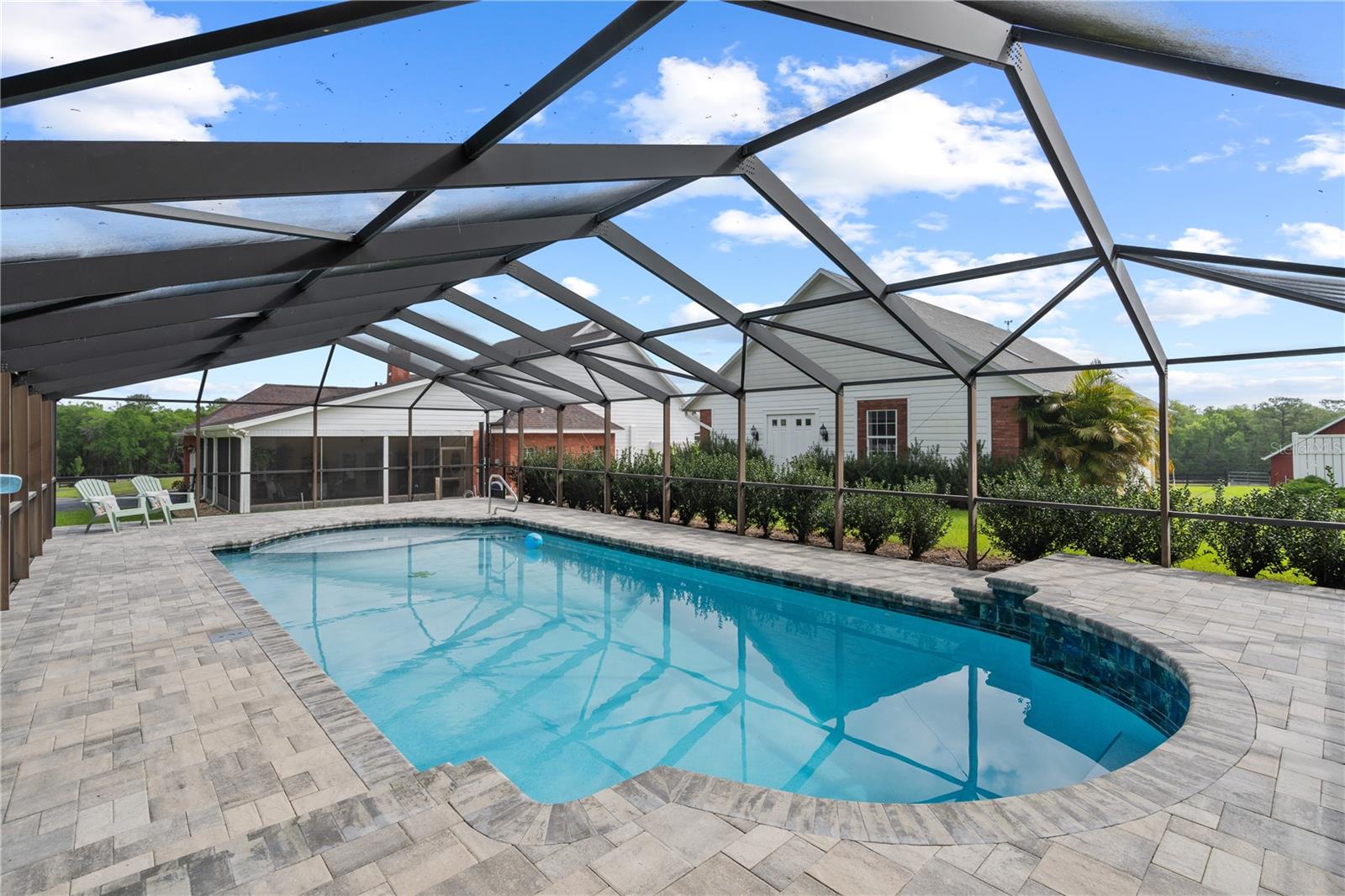 THAT PART OF SW1/2 OF NW1/4 OF NW1/4 LYING W OF SR - Residential