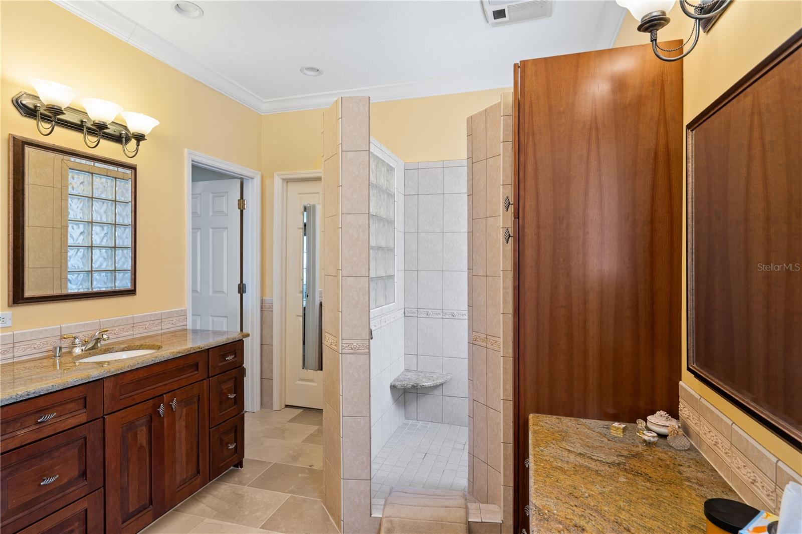 THAT PART OF SW1/2 OF NW1/4 OF NW1/4 LYING W OF SR - Residential